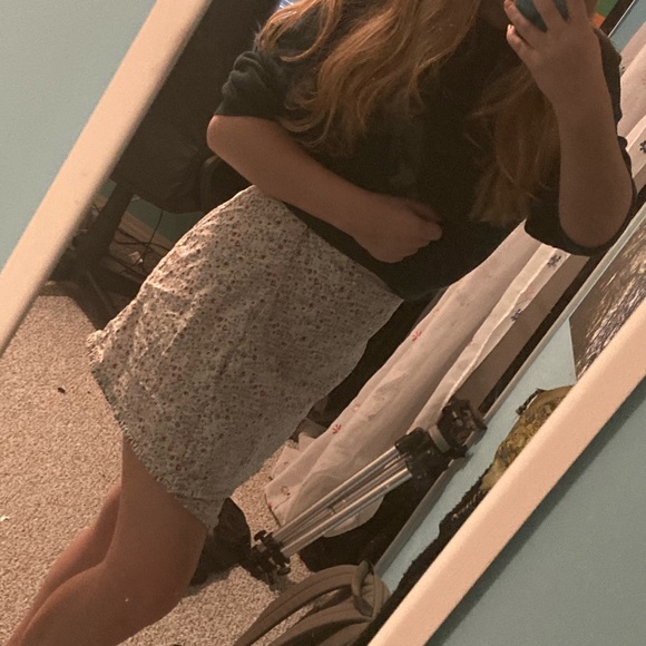 White Floral Wrap Skirt - Picture 6 of 6